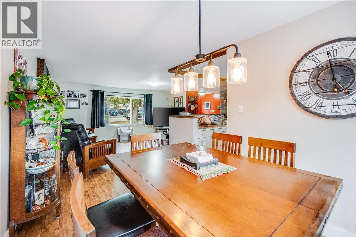 2621 10th Avenue, Castlegar, British Columbia  V1N 3A4 - Photo 25 - 10364547