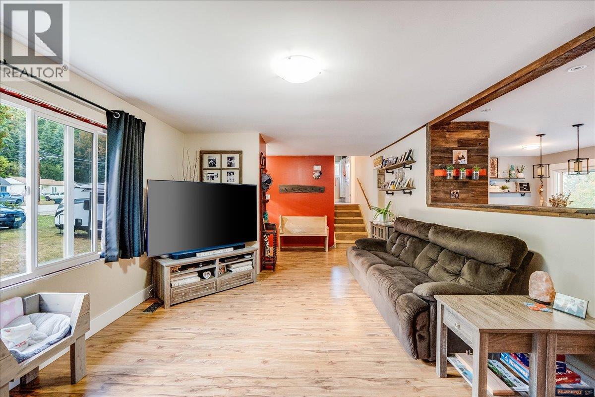 2621 10th Avenue, Castlegar, British Columbia  V1N 3A4 - Photo 21 - 10364547