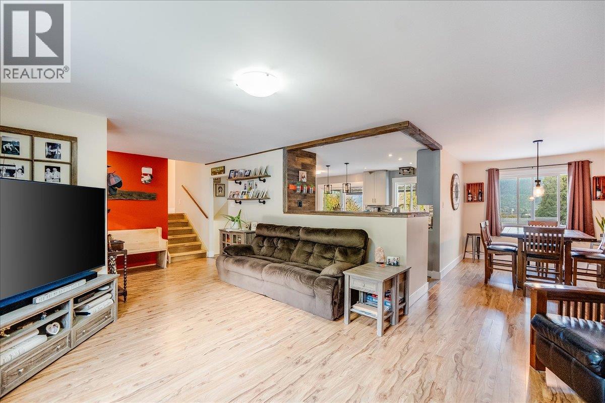 2621 10th Avenue, Castlegar, British Columbia  V1N 3A4 - Photo 22 - 10364547