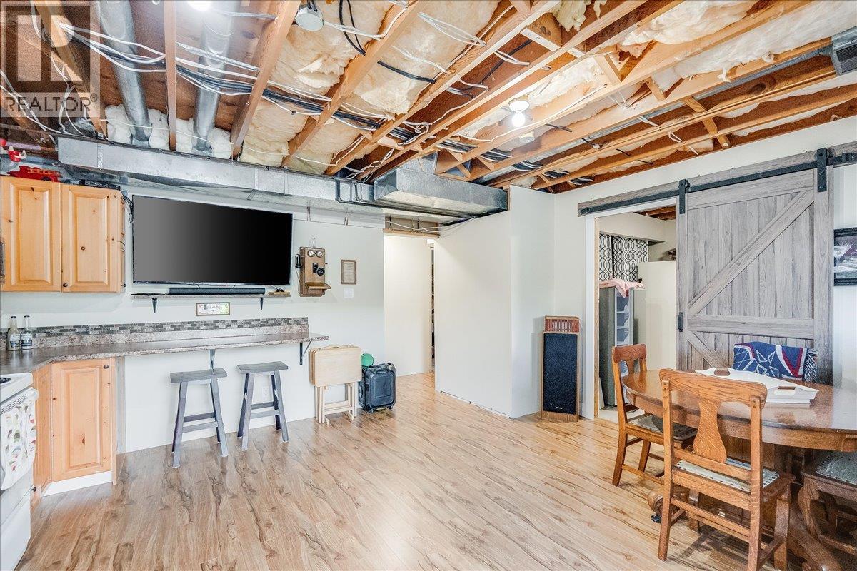 2621 10th Avenue, Castlegar, British Columbia  V1N 3A4 - Photo 48 - 10364547