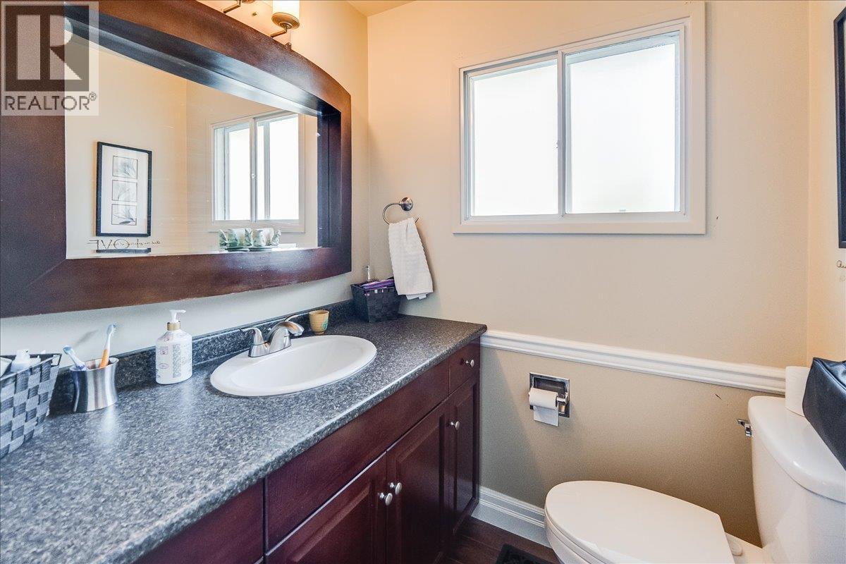 2621 10th Avenue, Castlegar, British Columbia  V1N 3A4 - Photo 35 - 10364547
