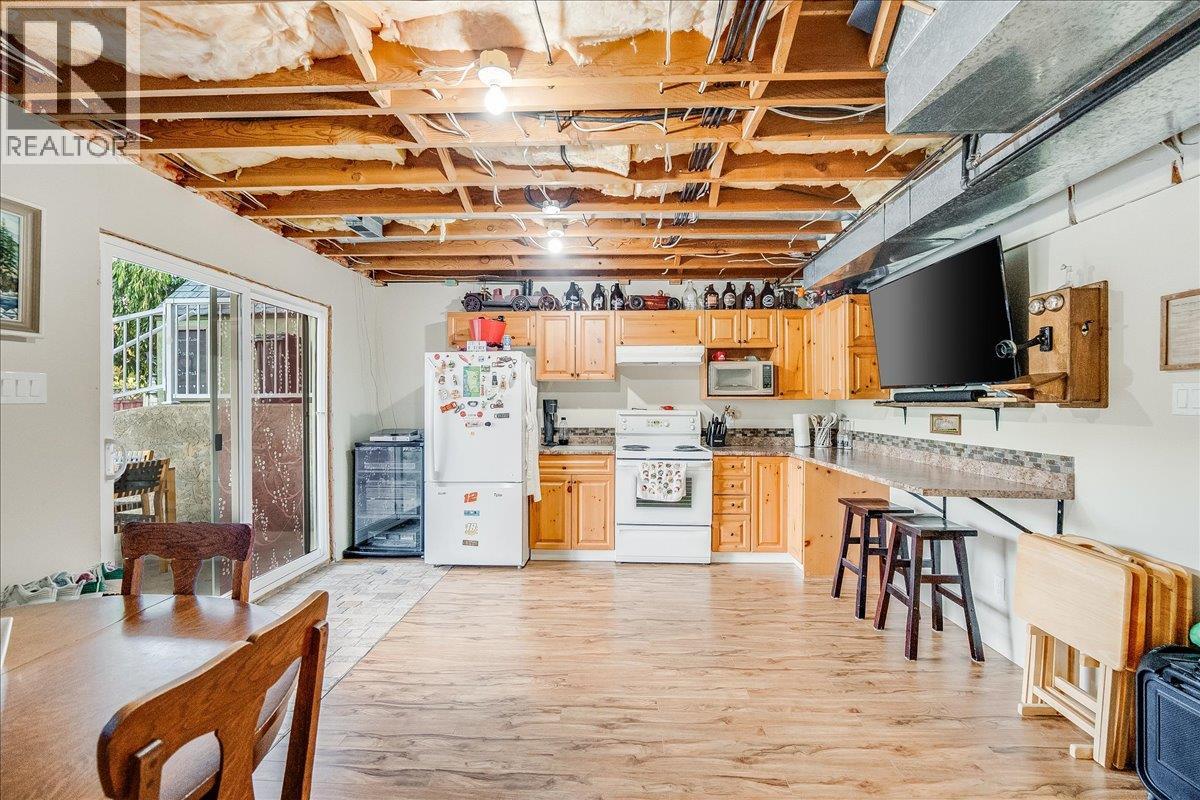 2621 10th Avenue, Castlegar, British Columbia  V1N 3A4 - Photo 52 - 10364547