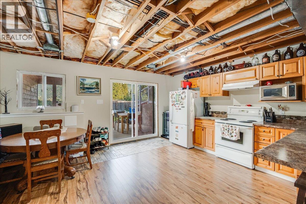 2621 10th Avenue, Castlegar, British Columbia  V1N 3A4 - Photo 50 - 10364547