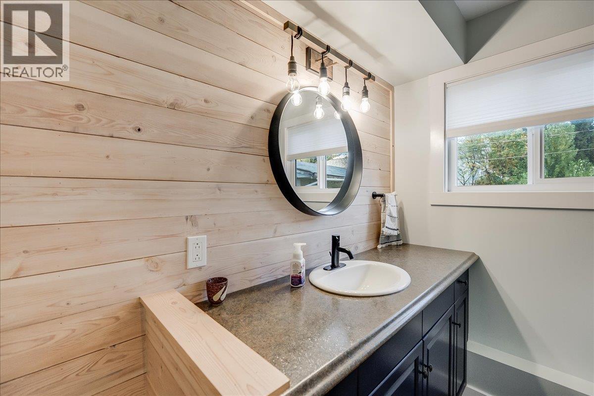 2621 10th Avenue, Castlegar, British Columbia  V1N 3A4 - Photo 29 - 10364547