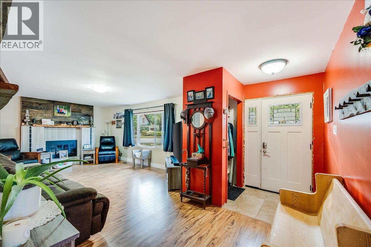 2621 10th Avenue, Castlegar, British Columbia  V1N 3A4 - Photo 23 - 10364547