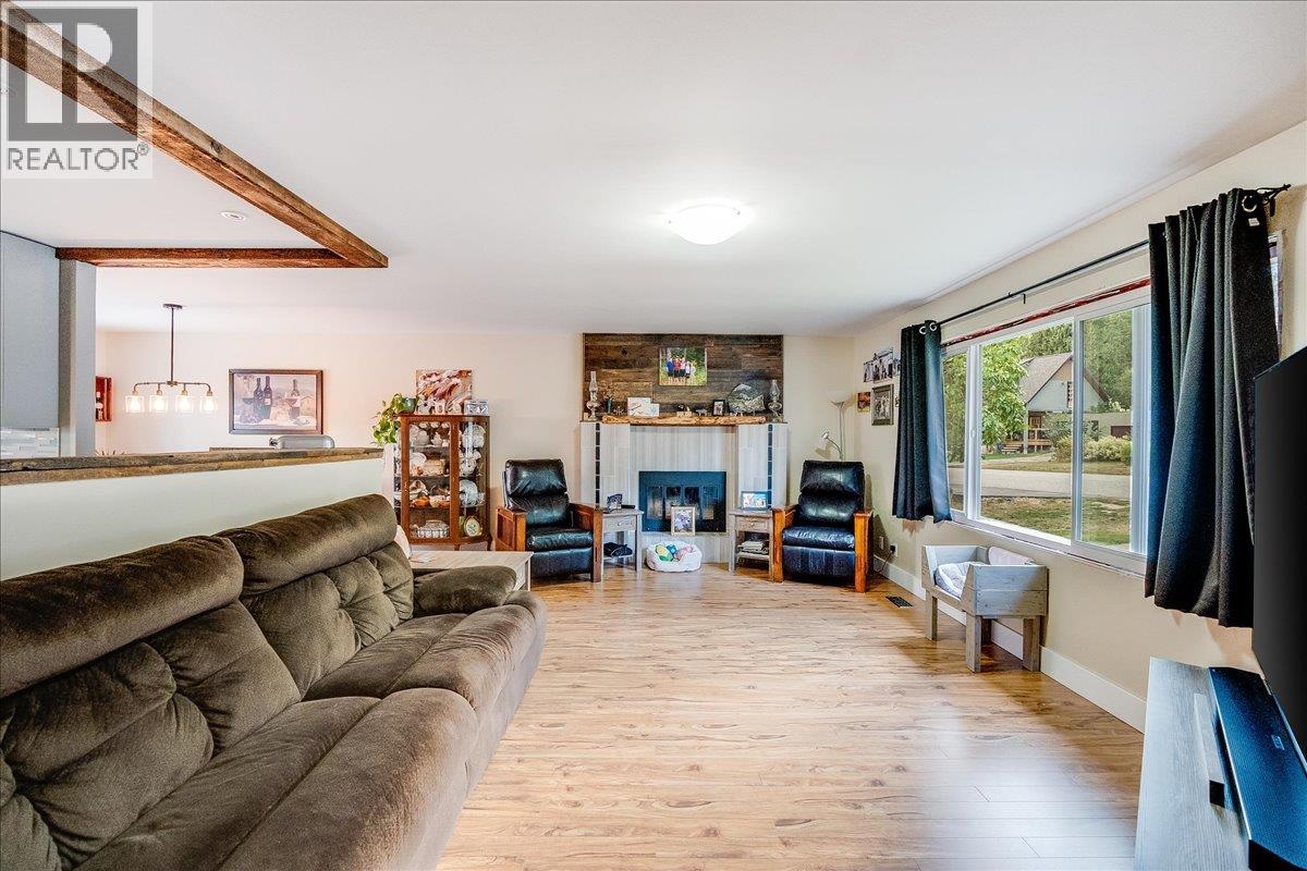 2621 10th Avenue, Castlegar, British Columbia  V1N 3A4 - Photo 20 - 10364547
