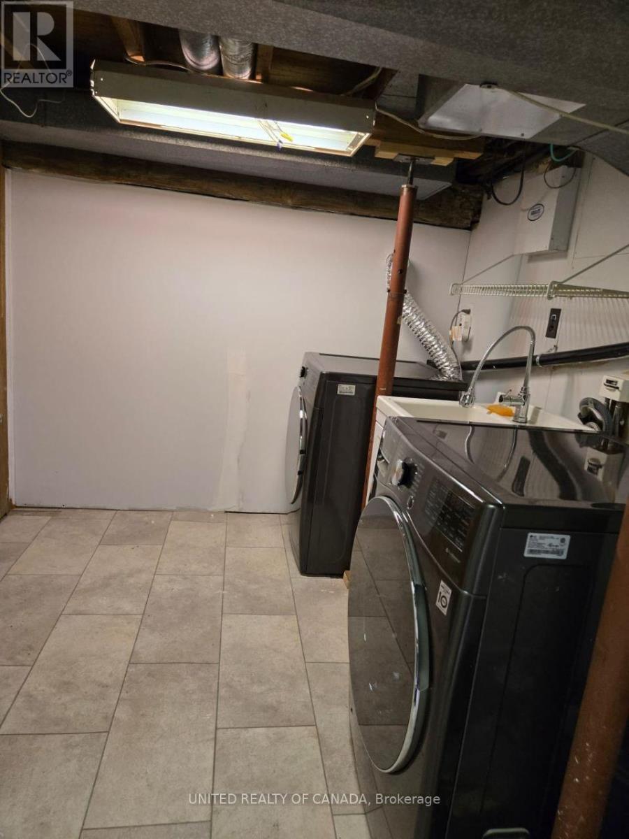 Lower - 126 Weldrick Rd Road W, Richmond Hill, Ontario  L4C 3V1 - Photo 10 - N12438961