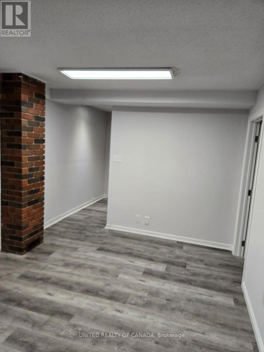 Lower - 126 Weldrick Rd Road W, Richmond Hill, Ontario  L4C 3V1 - Photo 4 - N12438961