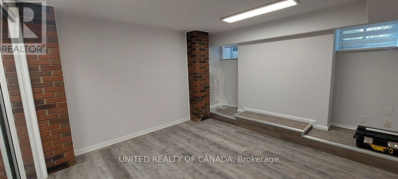 Lower - 126 Weldrick Rd Road W, Richmond Hill, Ontario  L4C 3V1 - Photo 5 - N12438961
