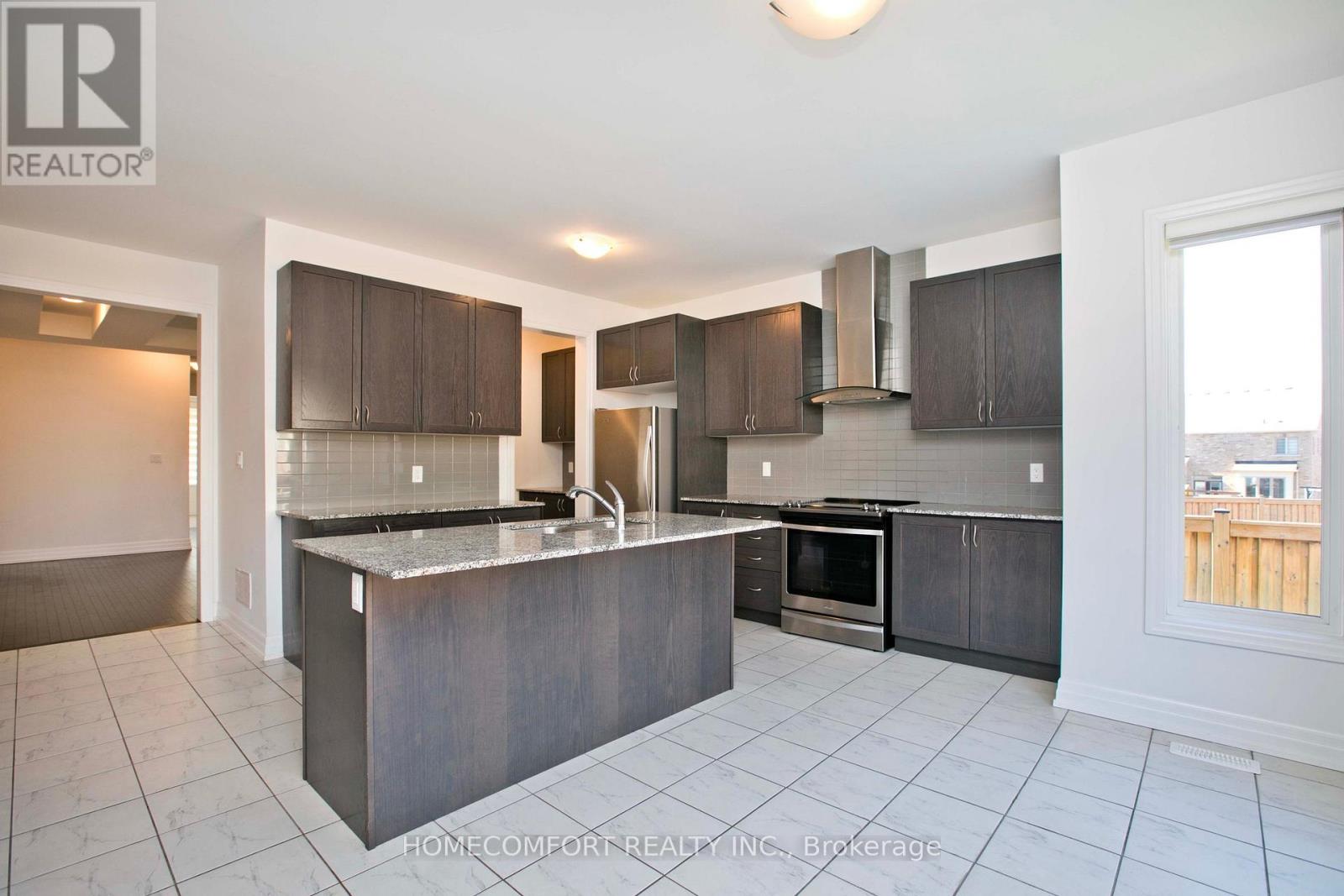 14 St Ives Crescent, Whitby, Ontario  L1P 0C5 - Photo 6 - E12439678