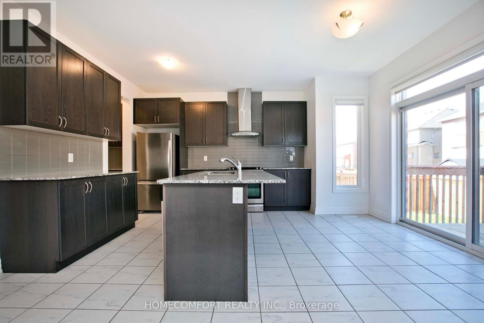 14 St Ives Crescent, Whitby, Ontario  L1P 0C5 - Photo 7 - E12439678