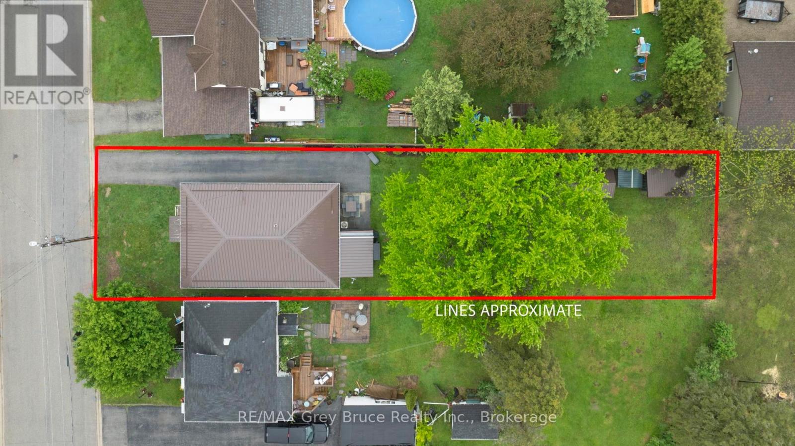 247 Albert Street S, West Grey, Ontario  N0G 1R0 - Photo 2 - X12439786