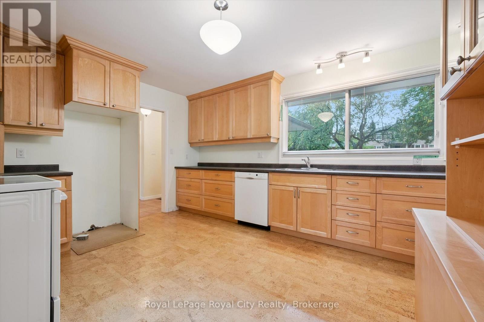 28 Colborn Street, Guelph, Ontario  N1G 2M5 - Photo 19 - X12439809
