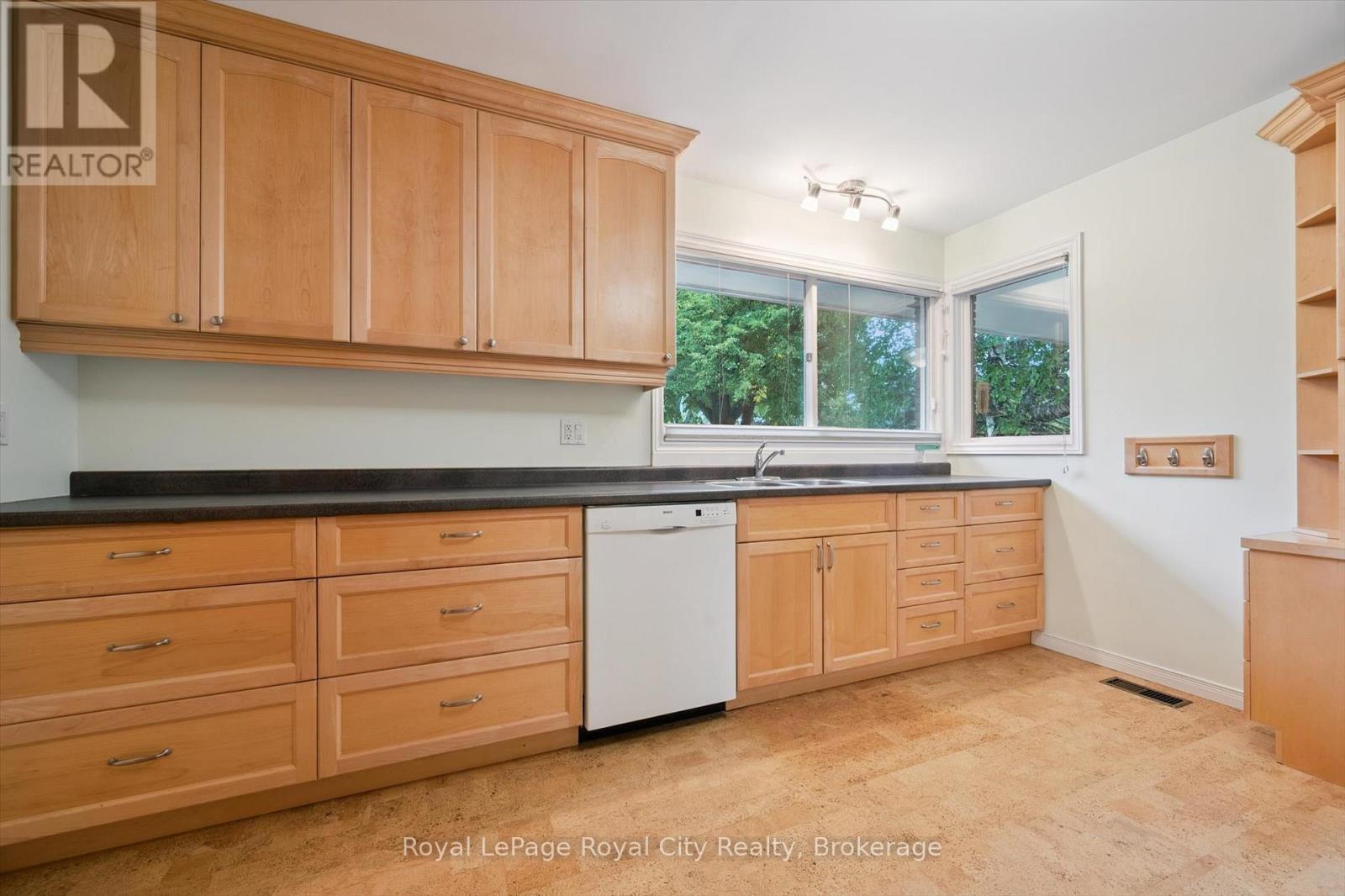 28 Colborn Street, Guelph, Ontario  N1G 2M5 - Photo 20 - X12439809