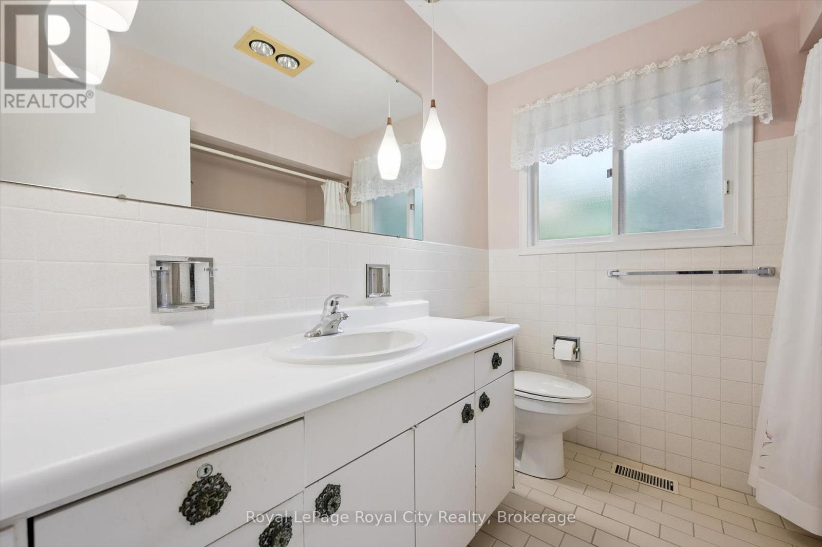 28 Colborn Street, Guelph, Ontario  N1G 2M5 - Photo 30 - X12439809