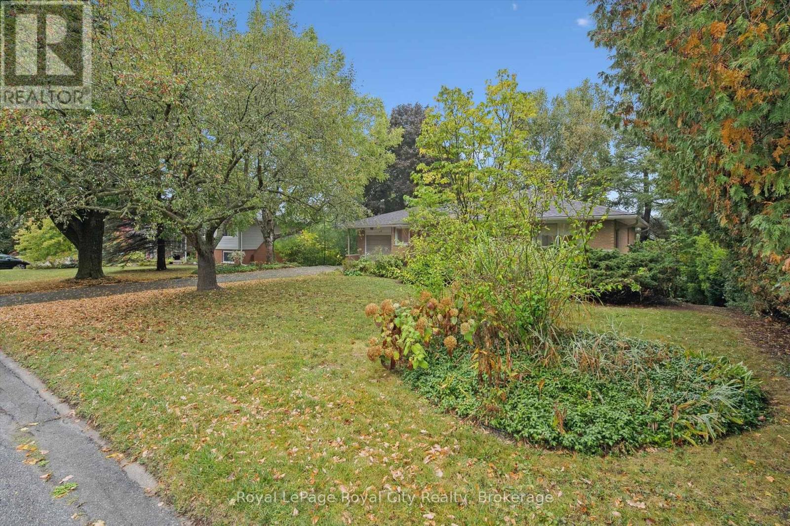 28 Colborn Street, Guelph, Ontario  N1G 2M5 - Photo 4 - X12439809