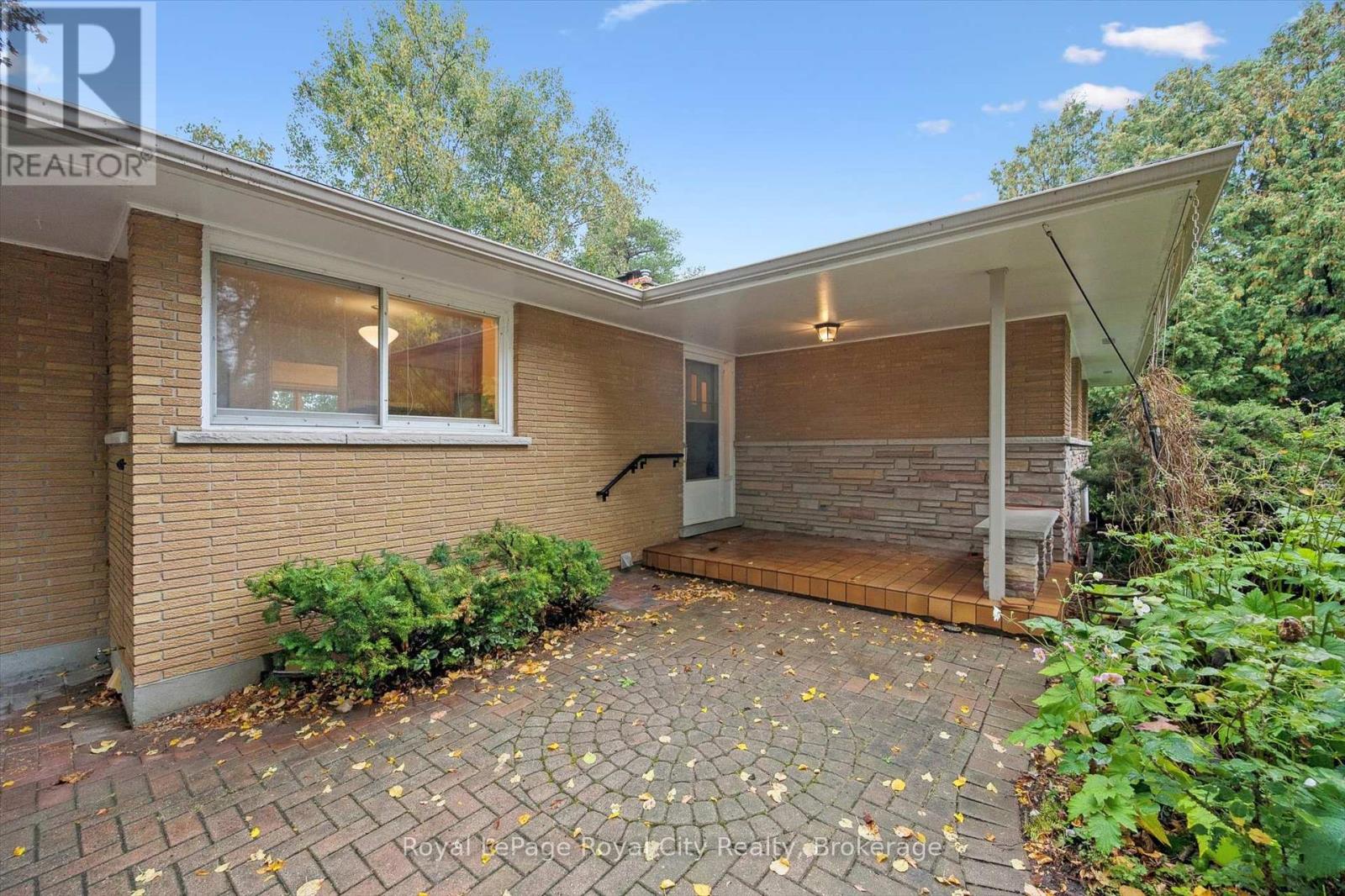 28 Colborn Street, Guelph, Ontario  N1G 2M5 - Photo 5 - X12439809