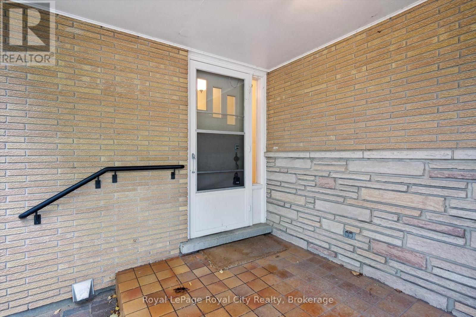 28 Colborn Street, Guelph, Ontario  N1G 2M5 - Photo 6 - X12439809