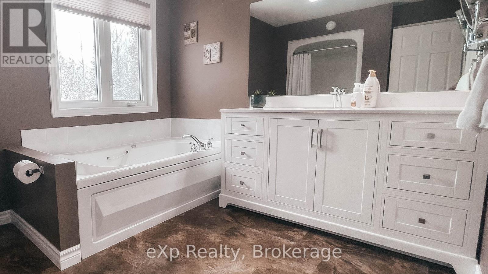 98 Birch Street, South Bruce Peninsula, Ontario  N0H 2G0 - Photo 10 - X12439896