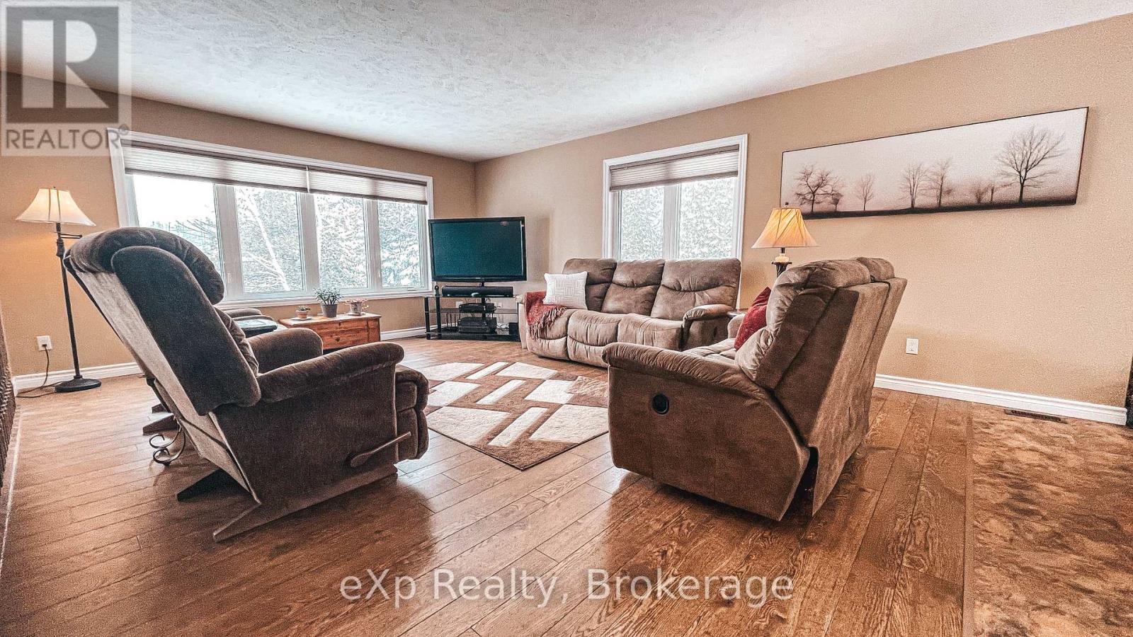 98 Birch Street, South Bruce Peninsula, Ontario  N0H 2G0 - Photo 9 - X12439896