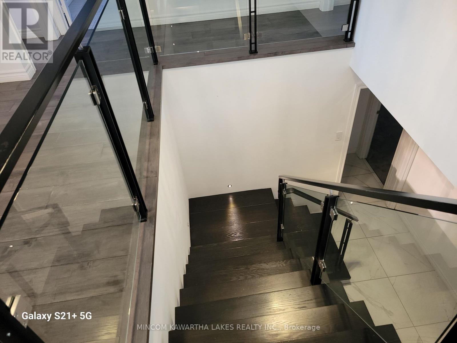 557 Westman Avenue, Peterborough (Otonabee Ward 1), Ontario  K9K 2E6 - Photo 27 - X12439840