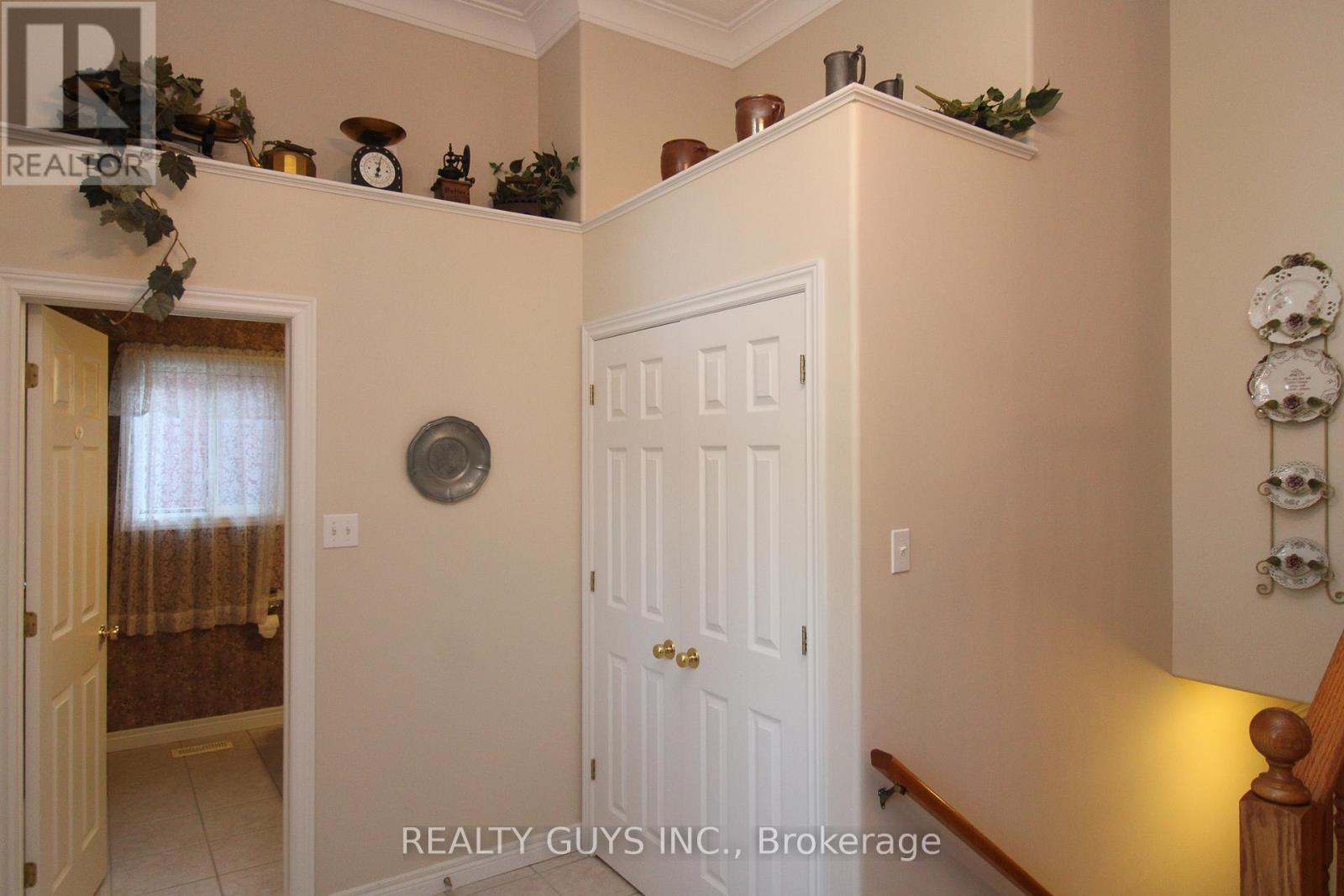 233 Odette Road, Peterborough (Monaghan Ward 2), Ontario  K9K 2N8 - Photo 7 - X12439877