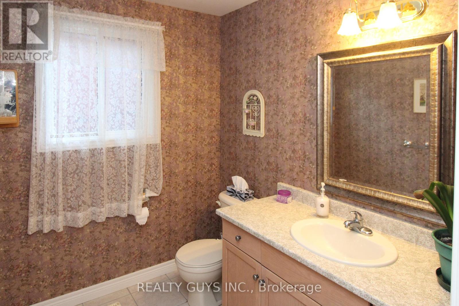 233 Odette Road, Peterborough (Monaghan Ward 2), Ontario  K9K 2N8 - Photo 8 - X12439877