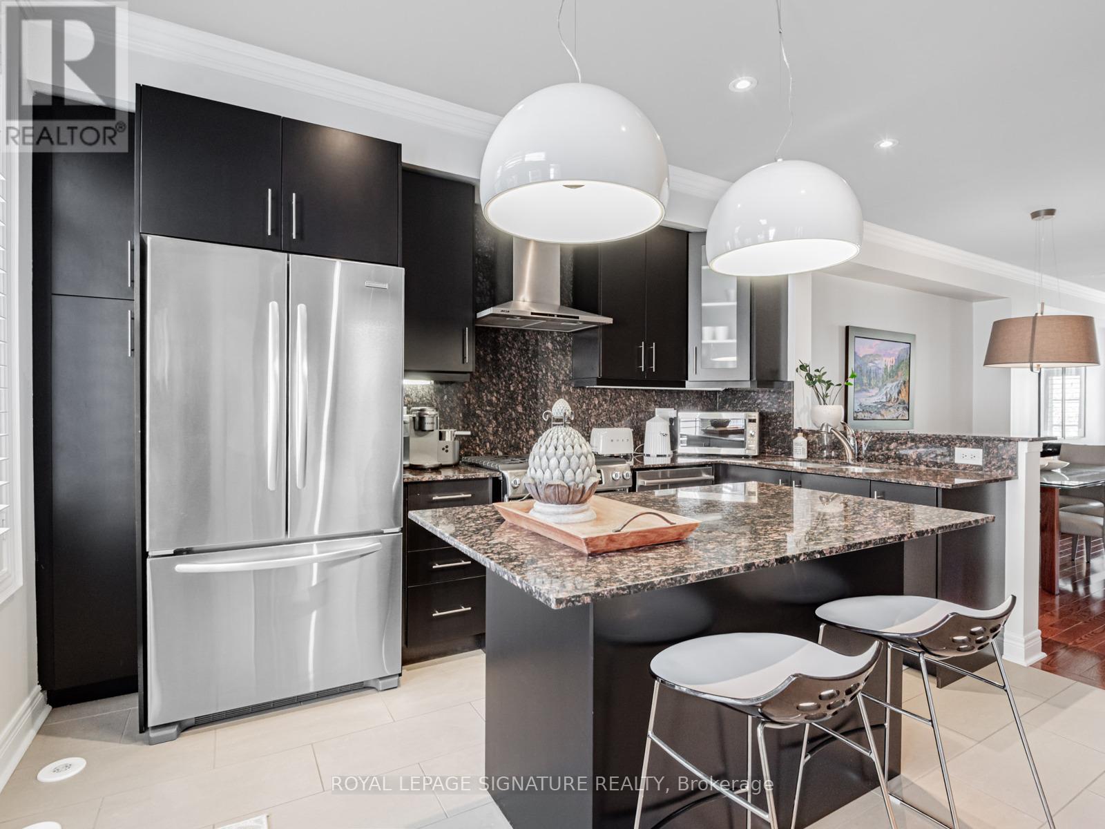 63 Ruby Lang Lane, Toronto, Ontario  M8Z 0B8 - Photo 5 - W12434974