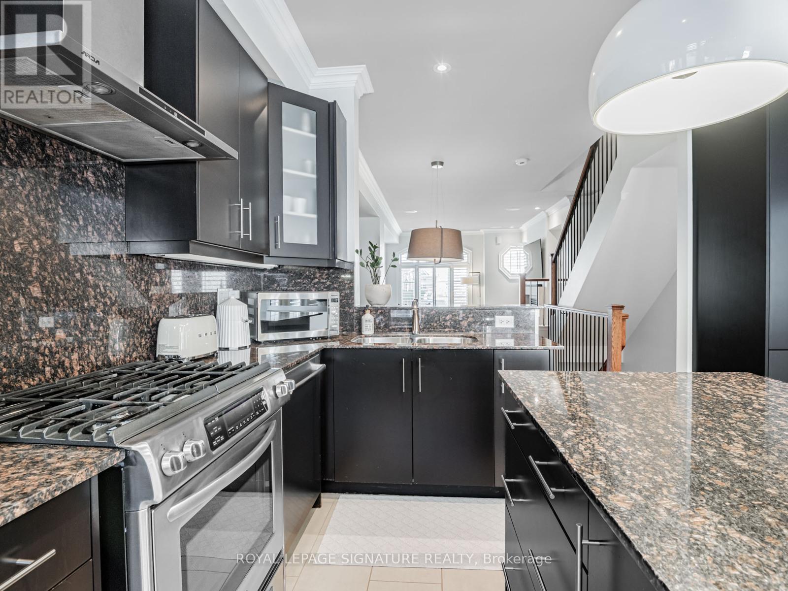 63 Ruby Lang Lane, Toronto, Ontario  M8Z 0B8 - Photo 7 - W12434974
