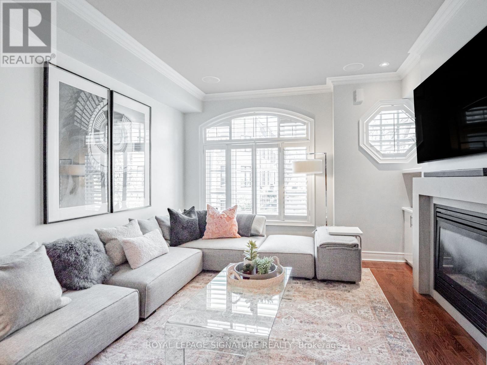 63 Ruby Lang Lane, Toronto, Ontario  M8Z 0B8 - Photo 11 - W12434974