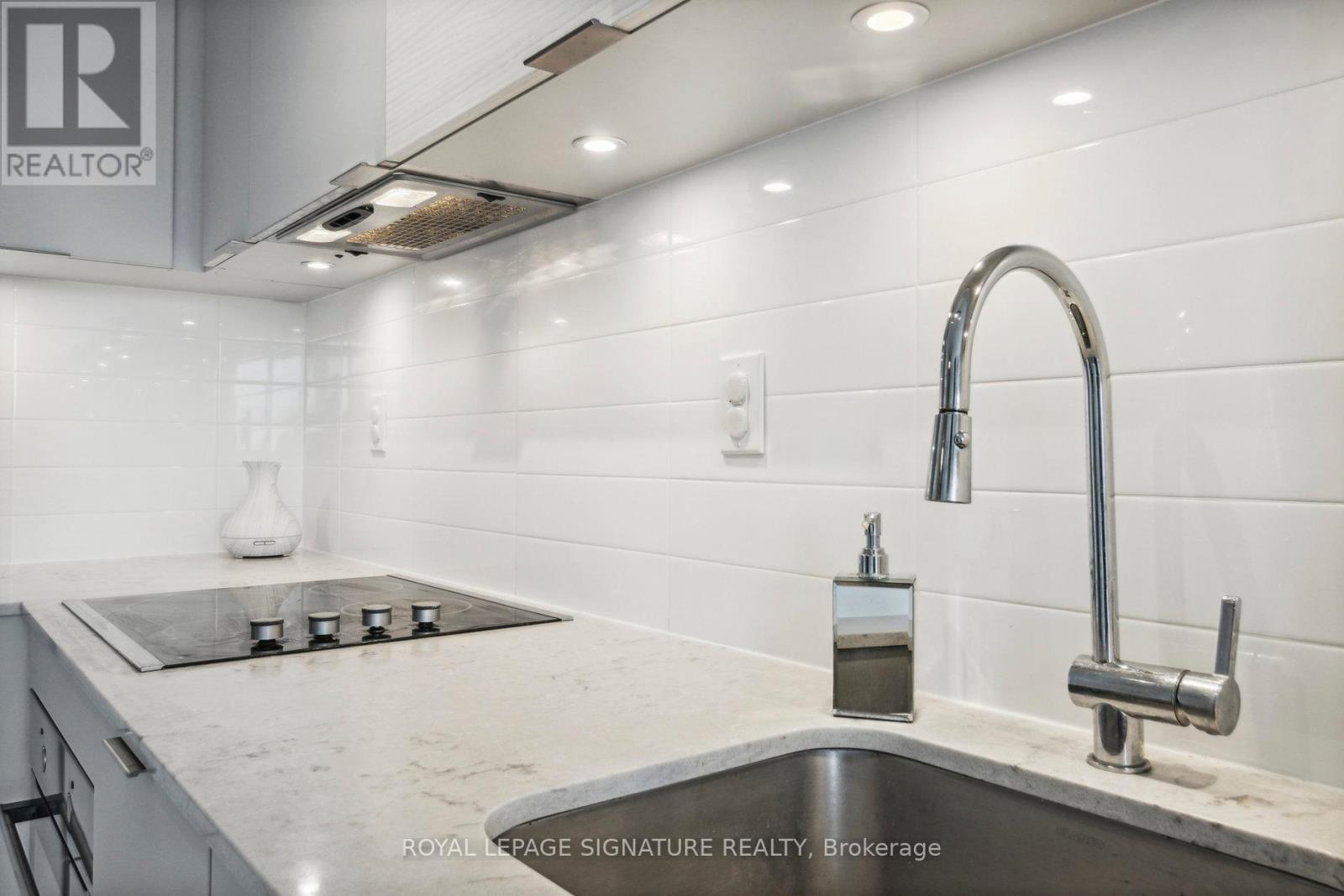 1703 - 20 Thomas Riley Road, Toronto, Ontario  M9B 0C3 - Photo 11 - W12408859