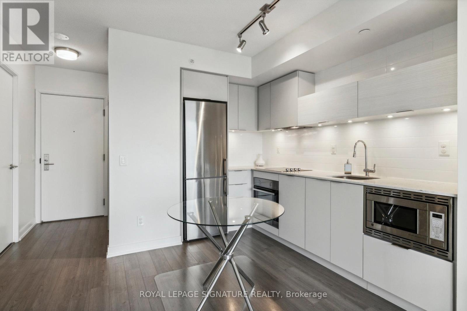 1703 - 20 Thomas Riley Road, Toronto, Ontario  M9B 0C3 - Photo 9 - W12408859