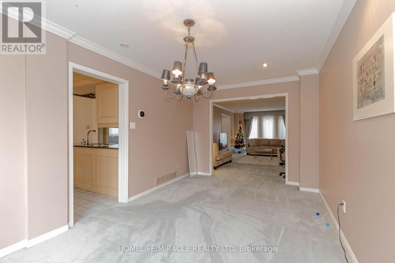 2999 Valcourt Crescent, Mississauga, Ontario  L5L 5J4 - Photo 15 - W12438551