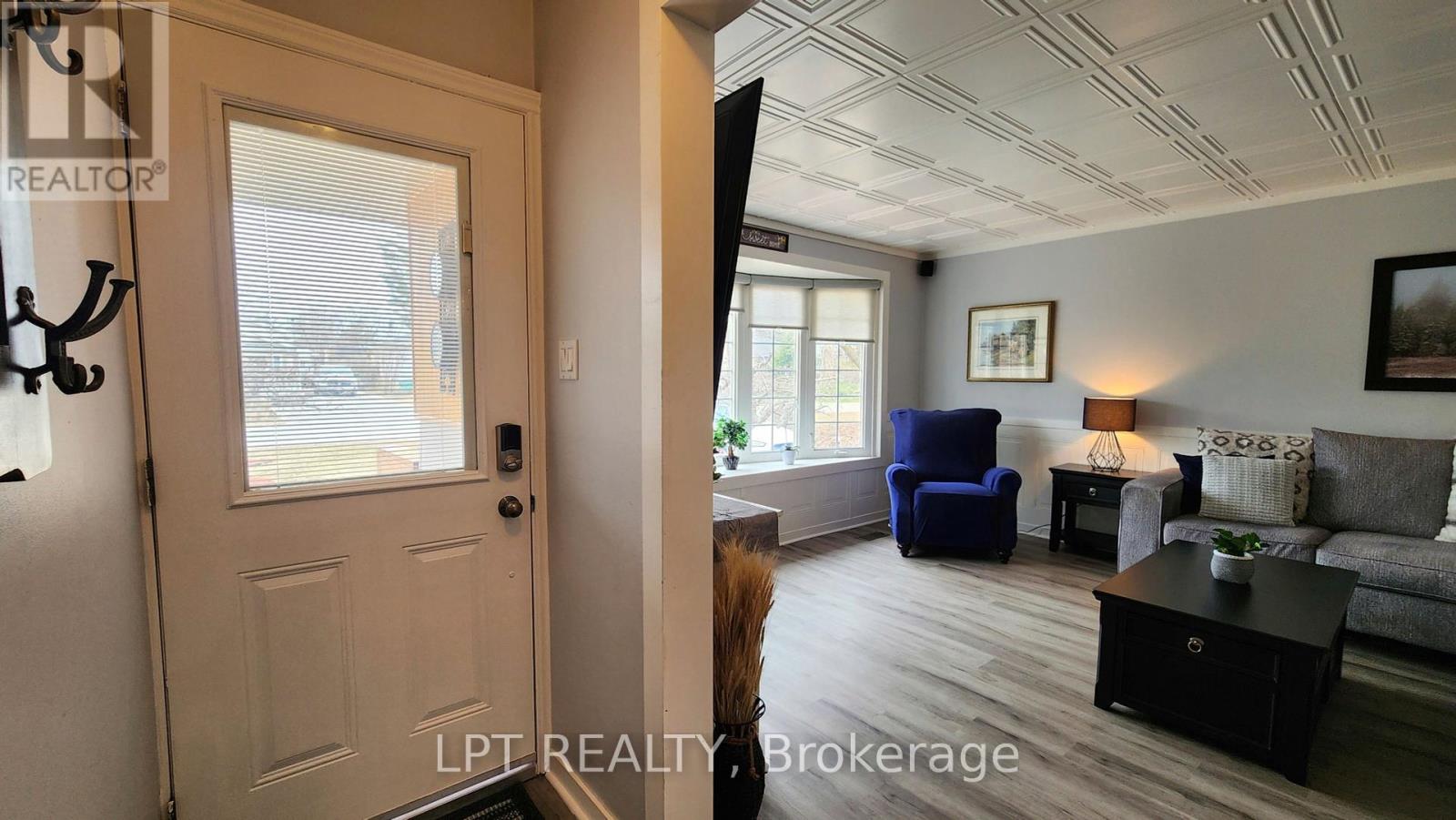 2049 Northern Avenue, Innisfil, Ontario  L9S 1Z4 - Photo 4 - N12439677