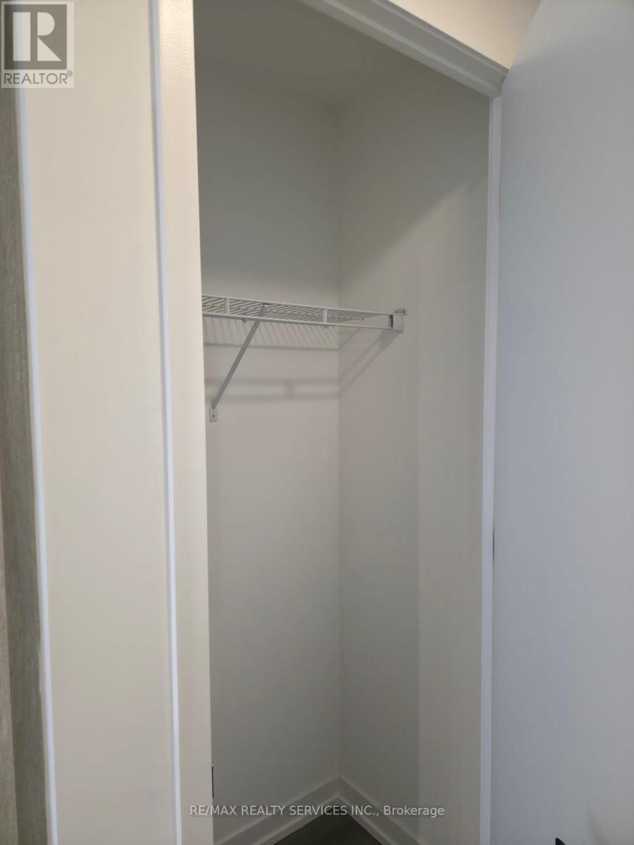 1815 - 28 Interchange Way, Vaughan, Ontario  L4K 0P8 - Photo 12 - N12439740
