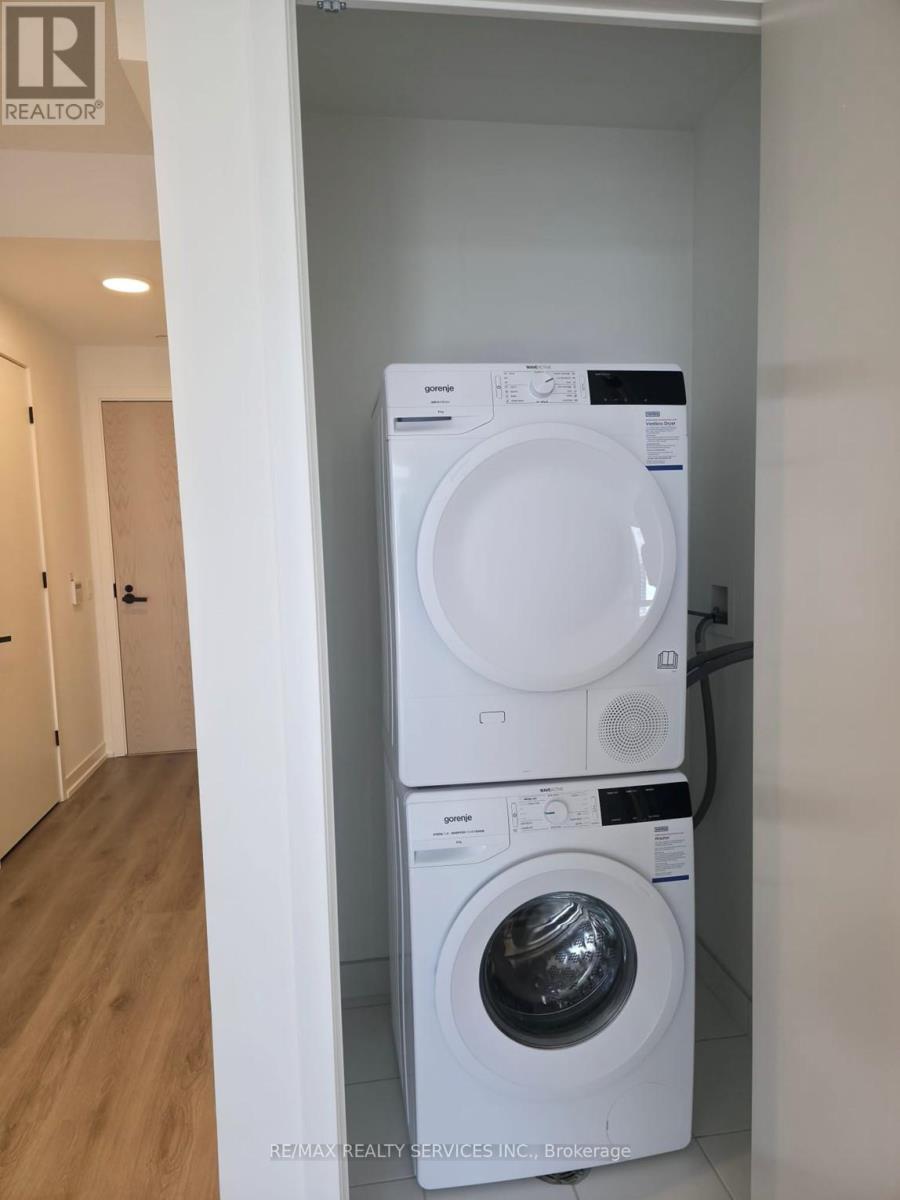 1815 - 28 Interchange Way, Vaughan, Ontario  L4K 0P8 - Photo 4 - N12439740