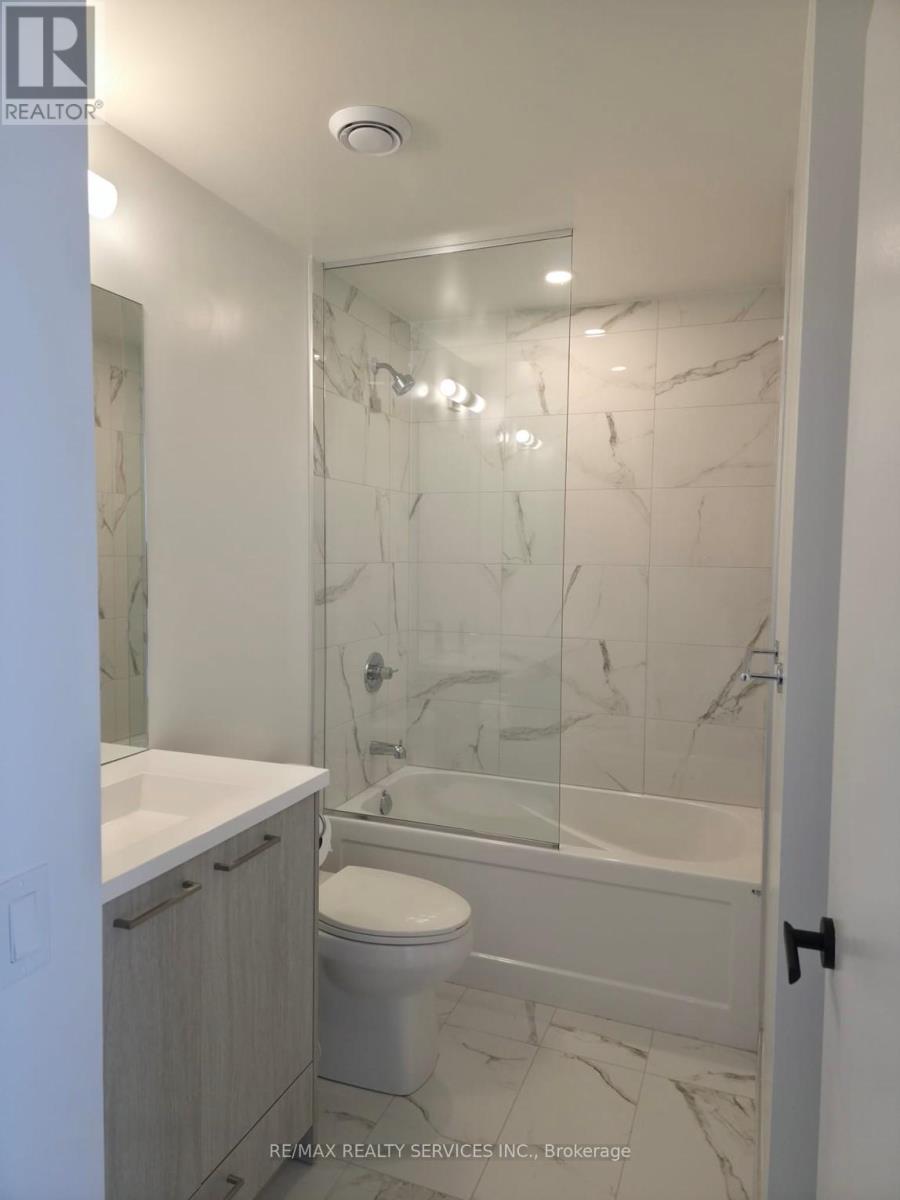 1815 - 28 Interchange Way, Vaughan, Ontario  L4K 0P8 - Photo 8 - N12439740