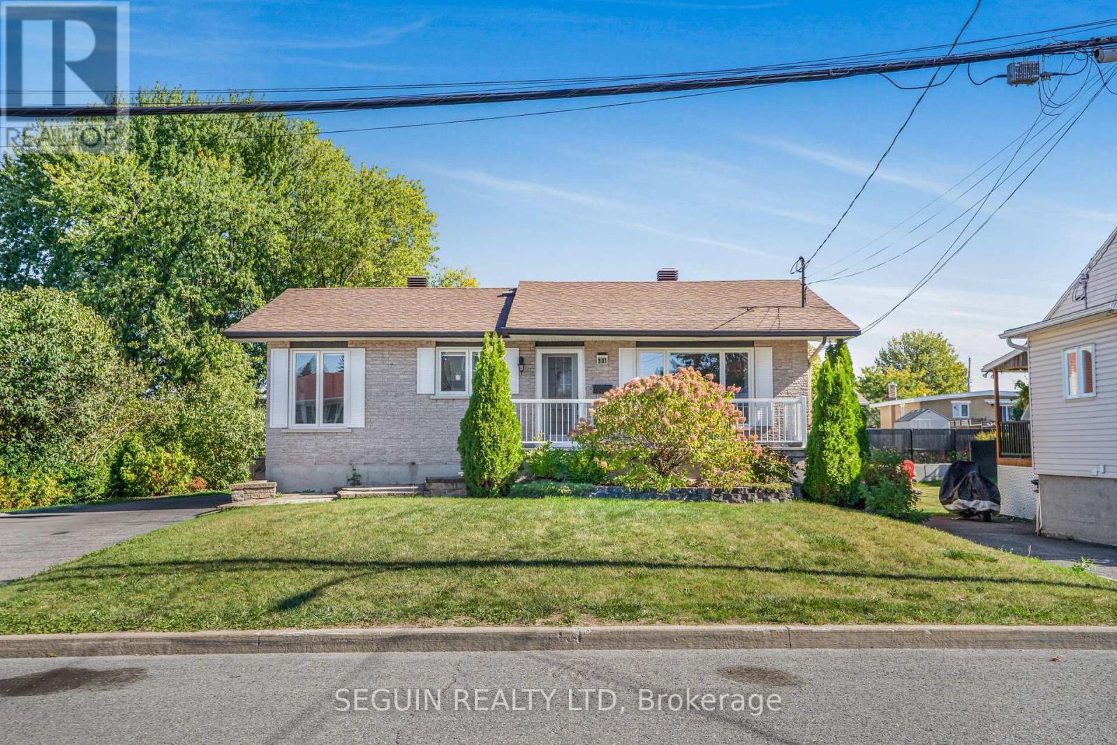 301-303 Chamberlain Street, Hawkesbury, Ontario  K6A 2G3 - Photo 1 - X12439995