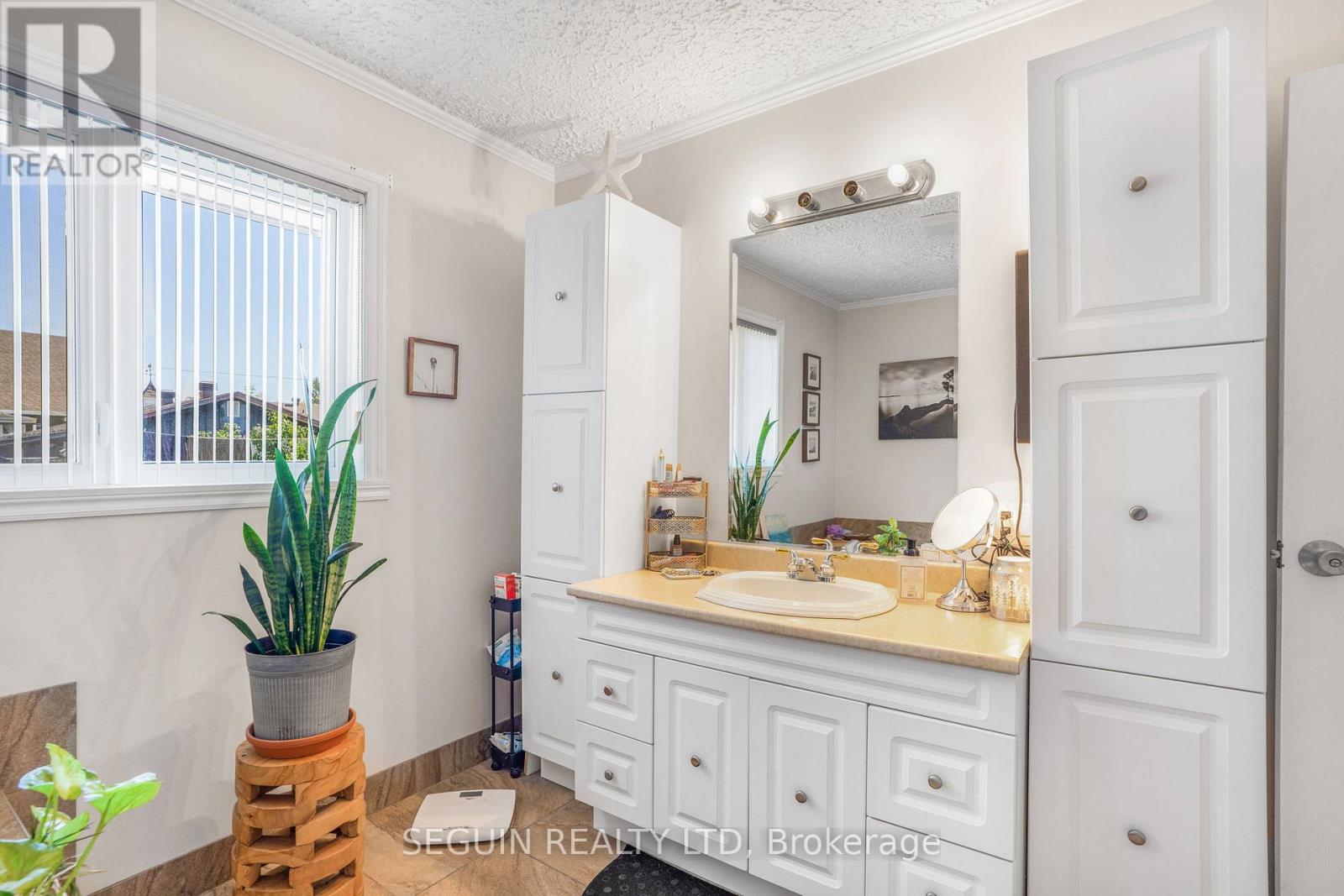 301-303 Chamberlain Street, Hawkesbury, Ontario  K6A 2G3 - Photo 13 - X12439995