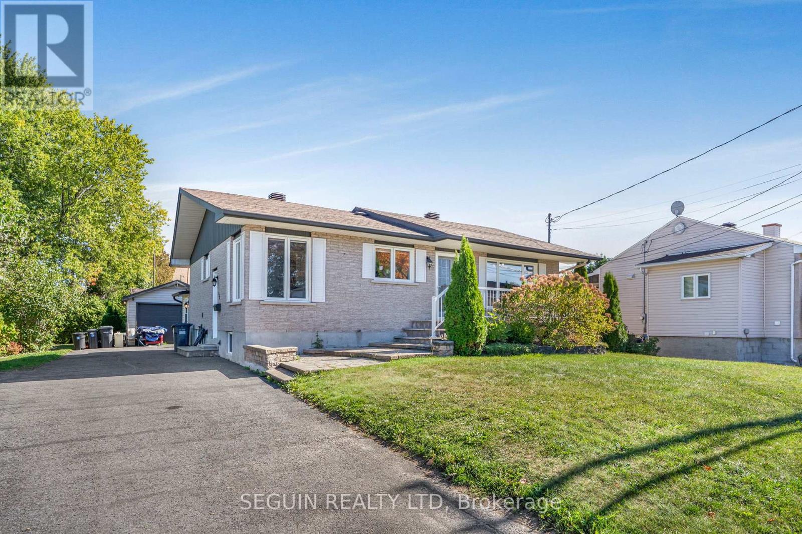 301-303 Chamberlain Street, Hawkesbury, Ontario  K6A 2G3 - Photo 2 - X12439995