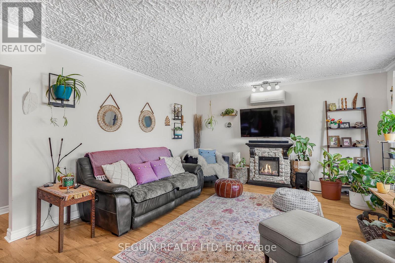 301-303 Chamberlain Street, Hawkesbury, Ontario  K6A 2G3 - Photo 5 - X12439995