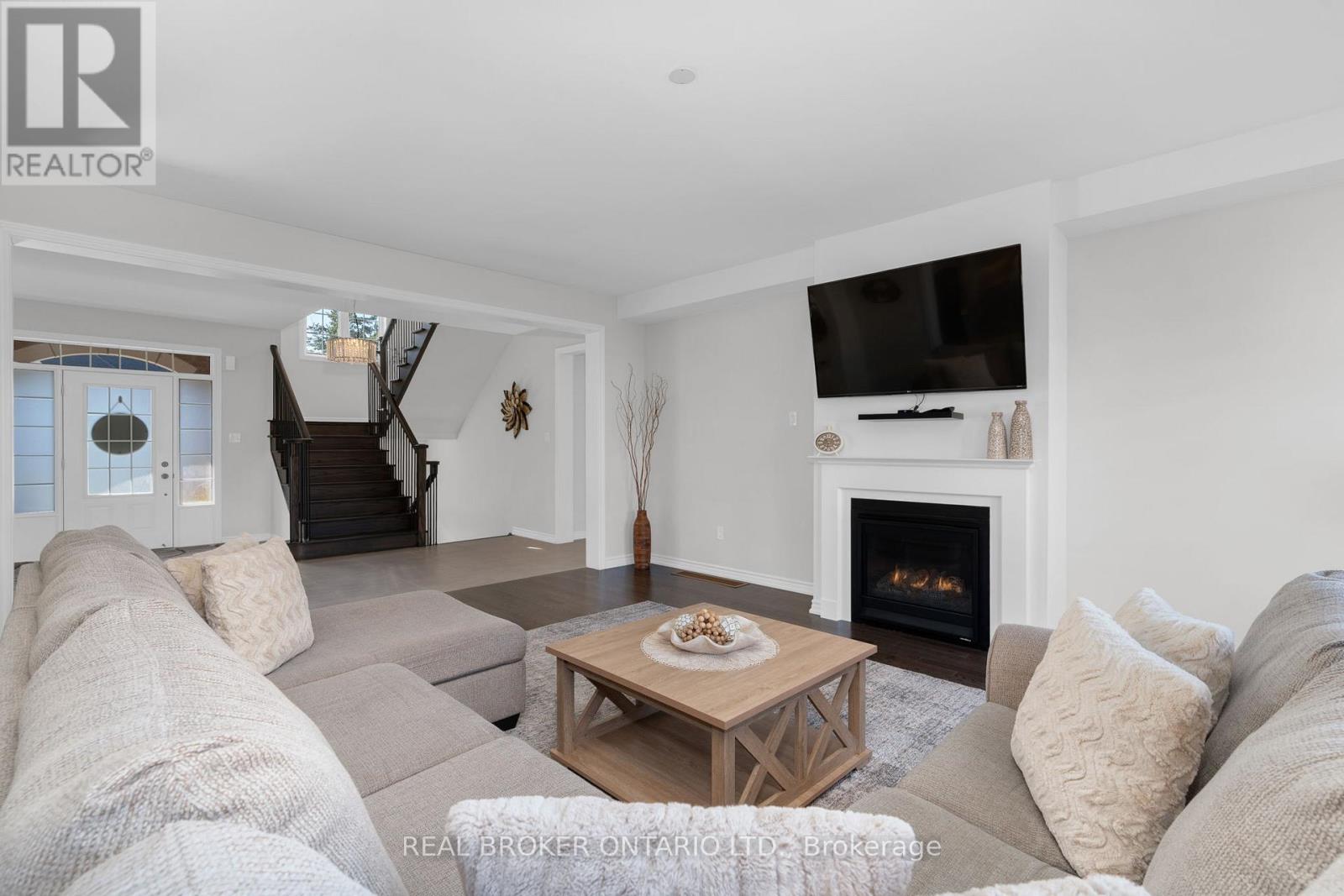 40 Jack Crescent, Springwater, Ontario  L9X 1Z8 - Photo 6 - S12439686