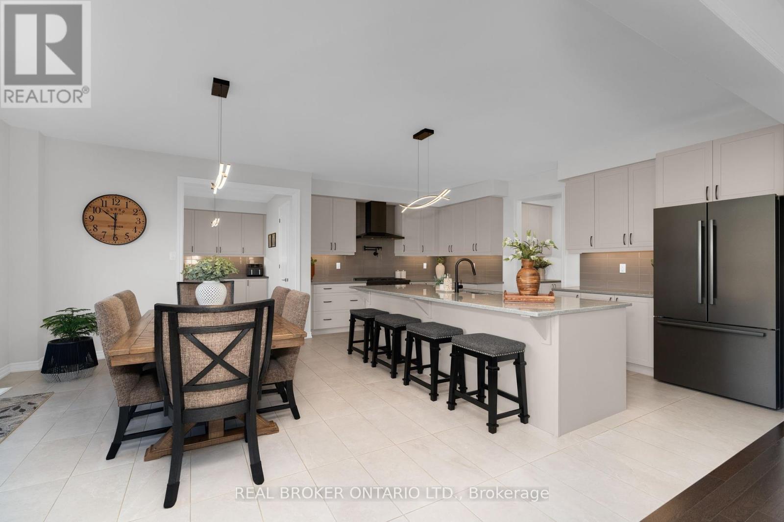 40 Jack Crescent, Springwater, Ontario  L9X 1Z8 - Photo 7 - S12439686