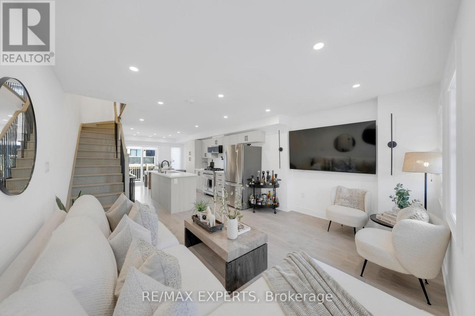 6 Pumpkin Corner Crescent, Barrie, Ontario  L9J 0T6 - Photo 12 - S12439704