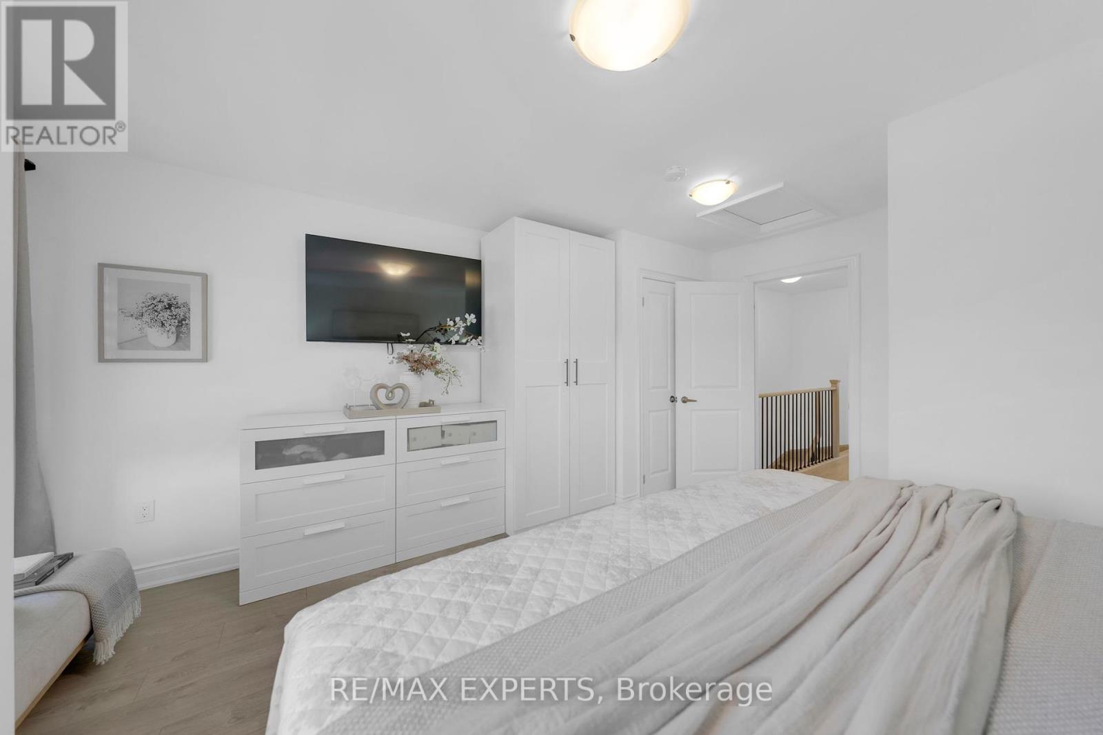 6 Pumpkin Corner Crescent, Barrie, Ontario  L9J 0T6 - Photo 16 - S12439704