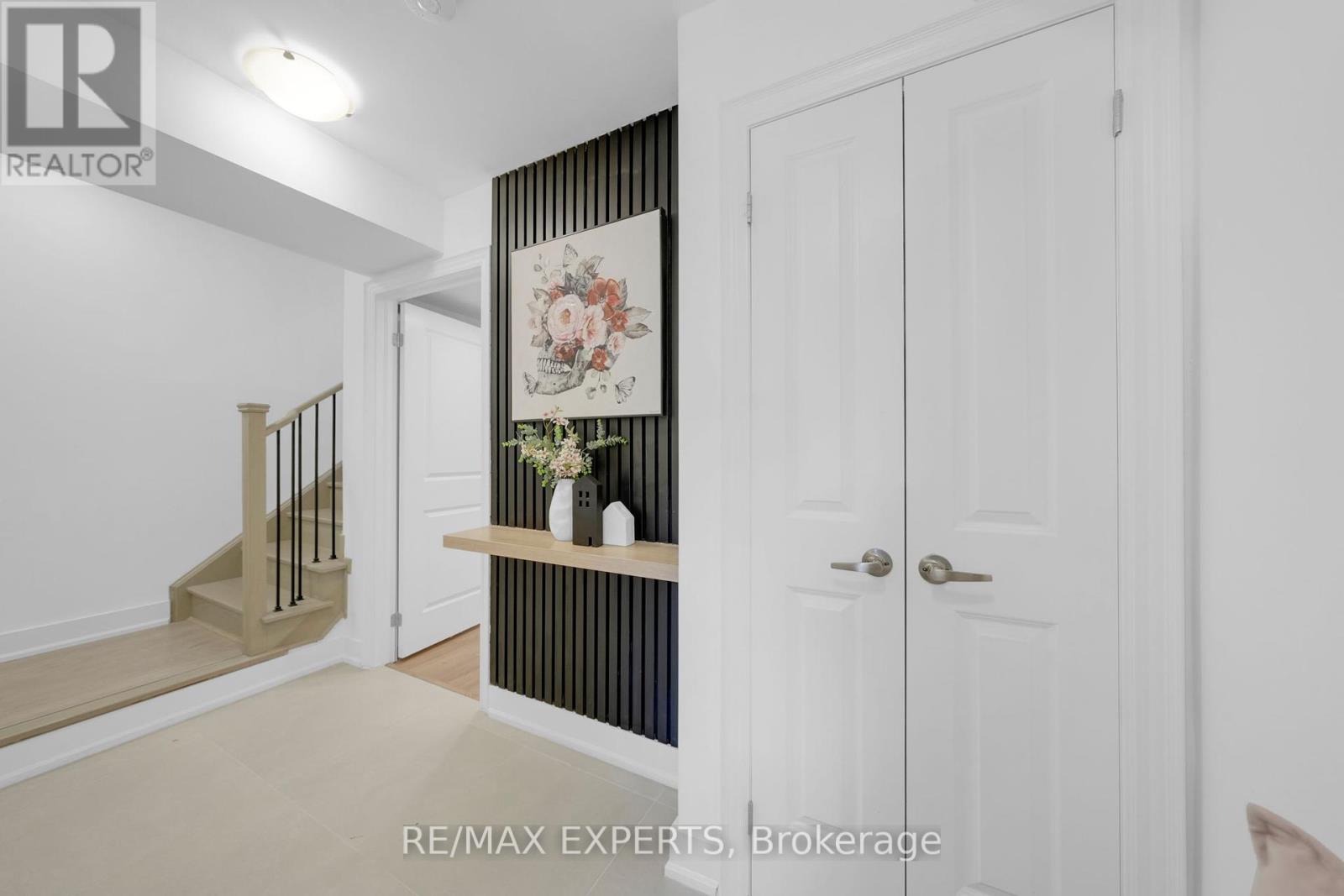 6 Pumpkin Corner Crescent, Barrie, Ontario  L9J 0T6 - Photo 2 - S12439704