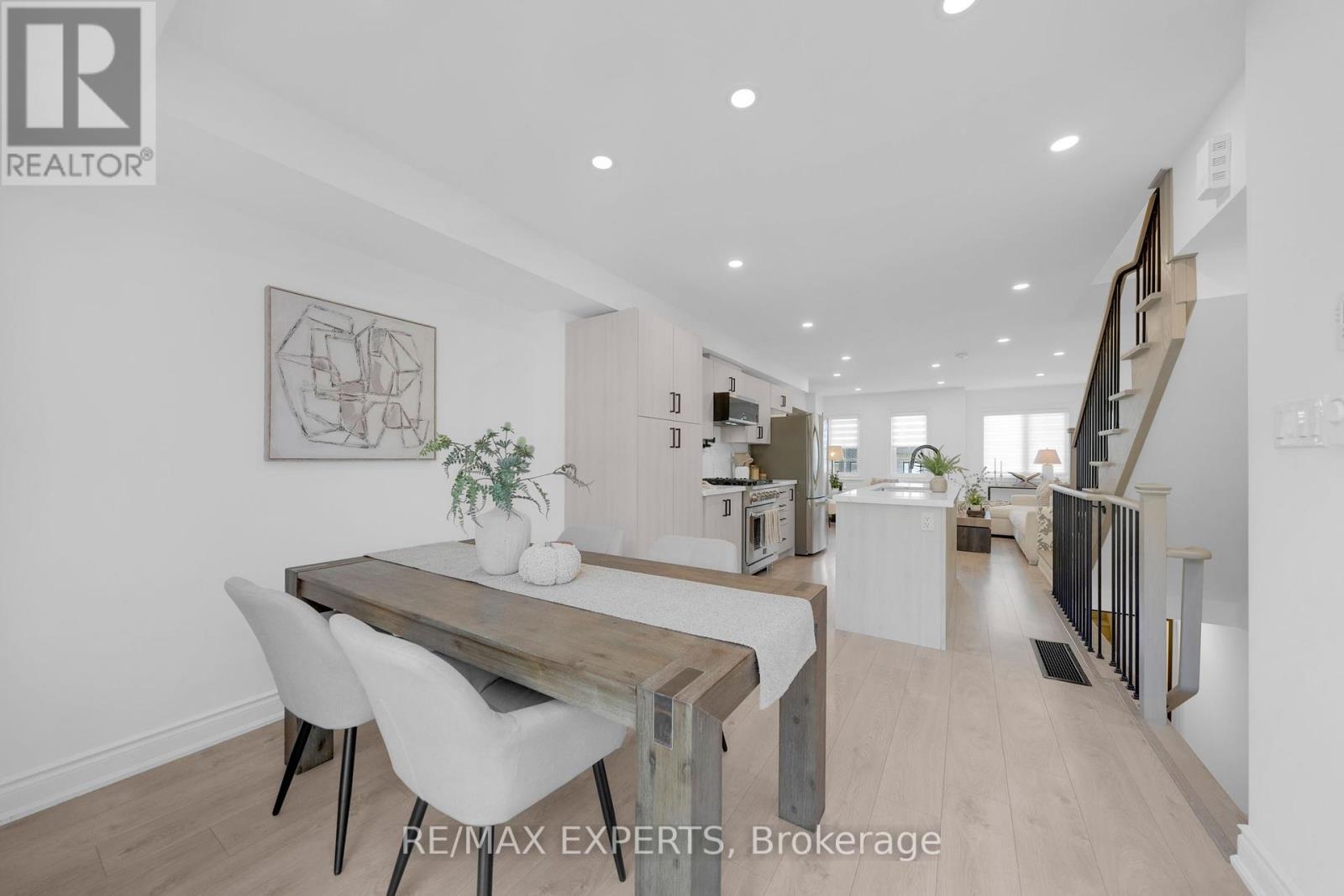 6 Pumpkin Corner Crescent, Barrie, Ontario  L9J 0T6 - Photo 8 - S12439704