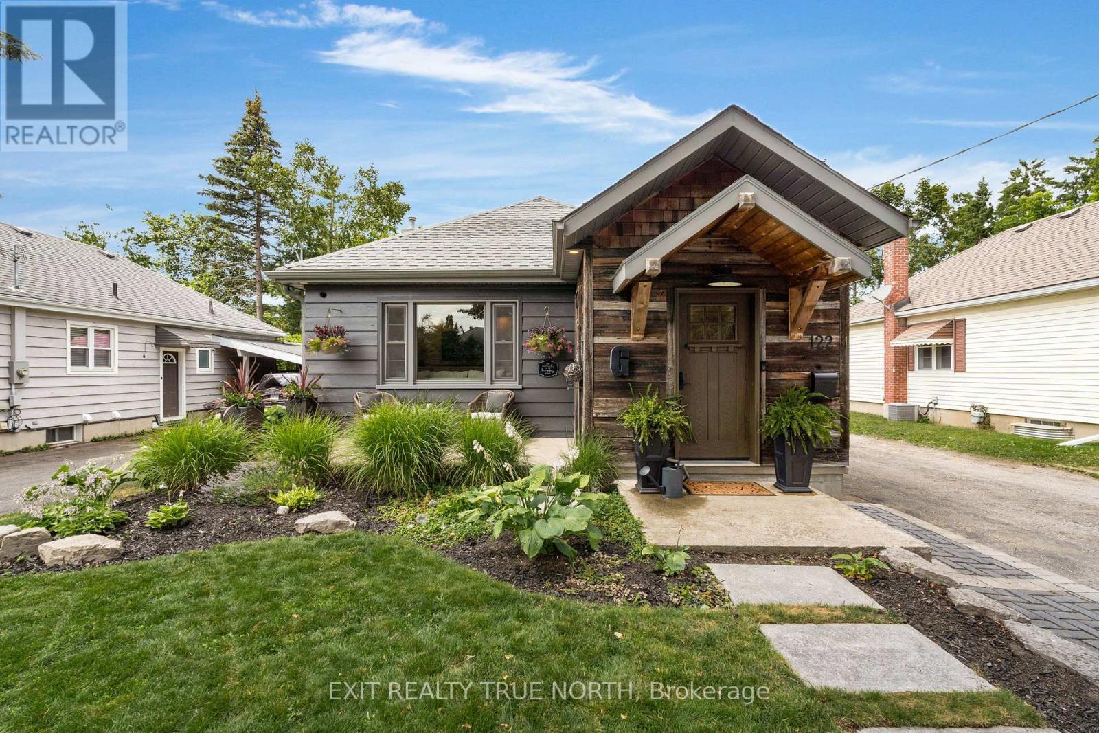 122 Queen Street, Barrie, Ontario  L4M 1Z5 - Photo 1 - S12439767