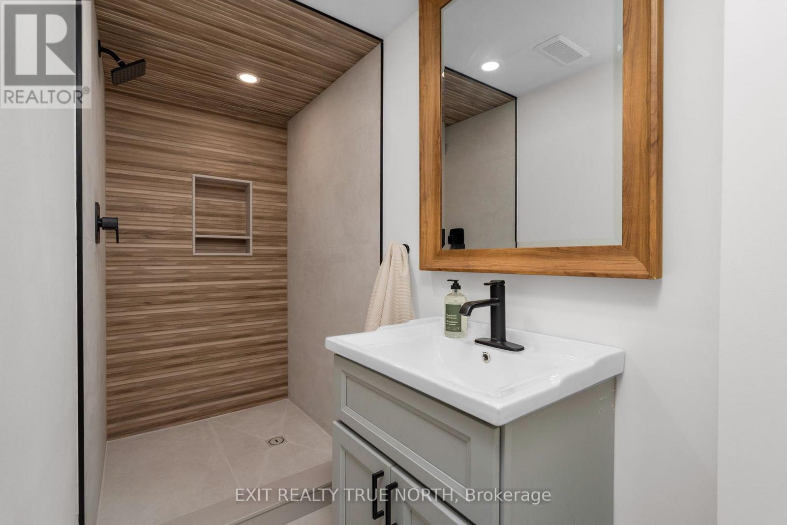 122 Queen Street, Barrie, Ontario  L4M 1Z5 - Photo 24 - S12439767
