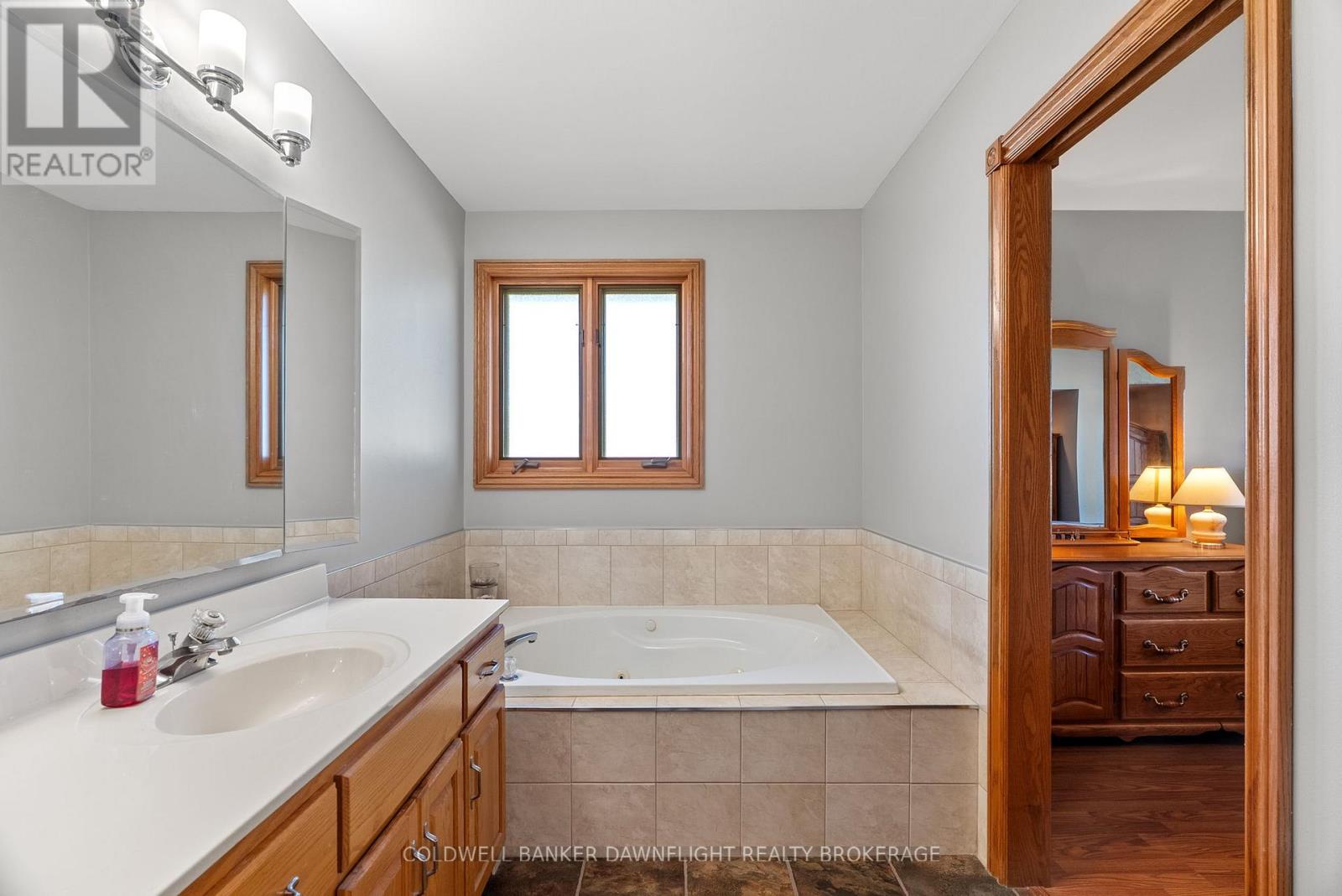 72471 London Road, Bluewater, Ontario  N0M 1X0 - Photo 25 - X12438167